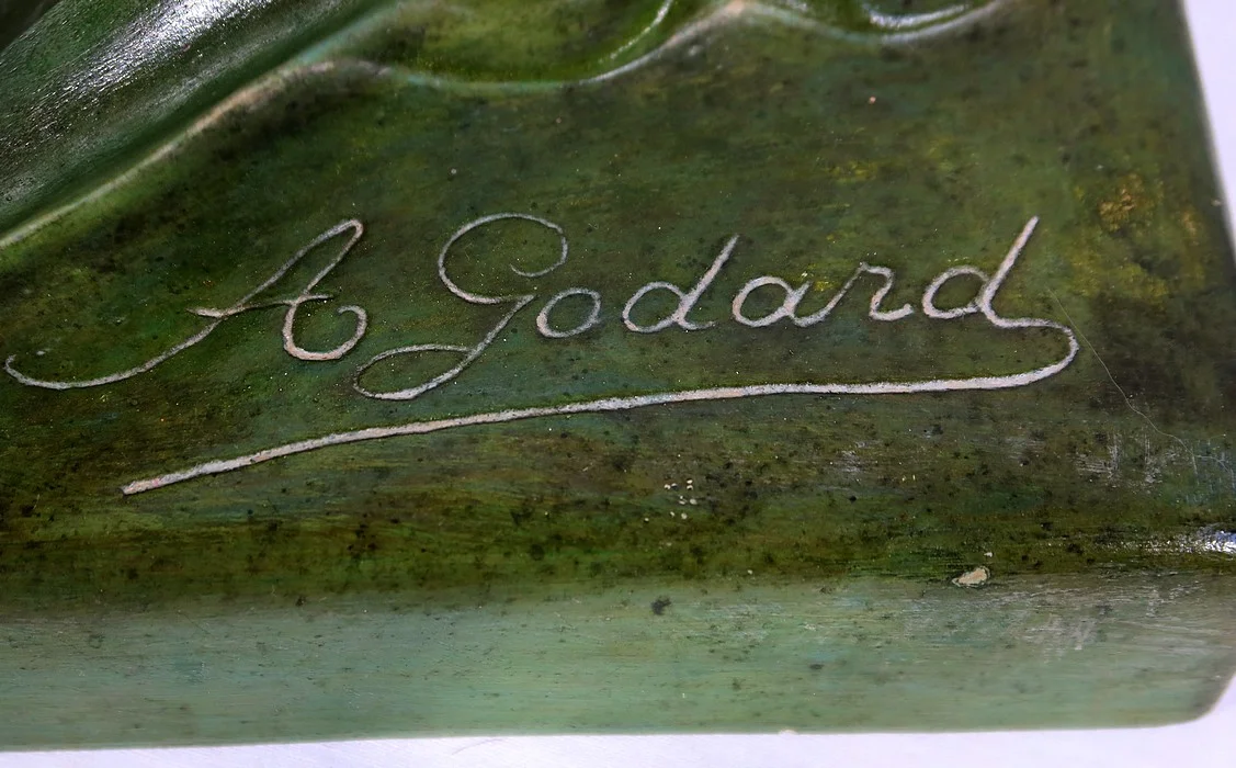 Sculpture «  La Demoiselle et le Chevreau », par A. Godard, Art Déco  – Début XXe