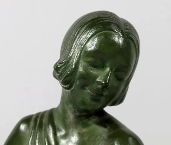 Sculpture «  La Demoiselle et le Chevreau », par A. Godard, Art Déco  – Début XXe