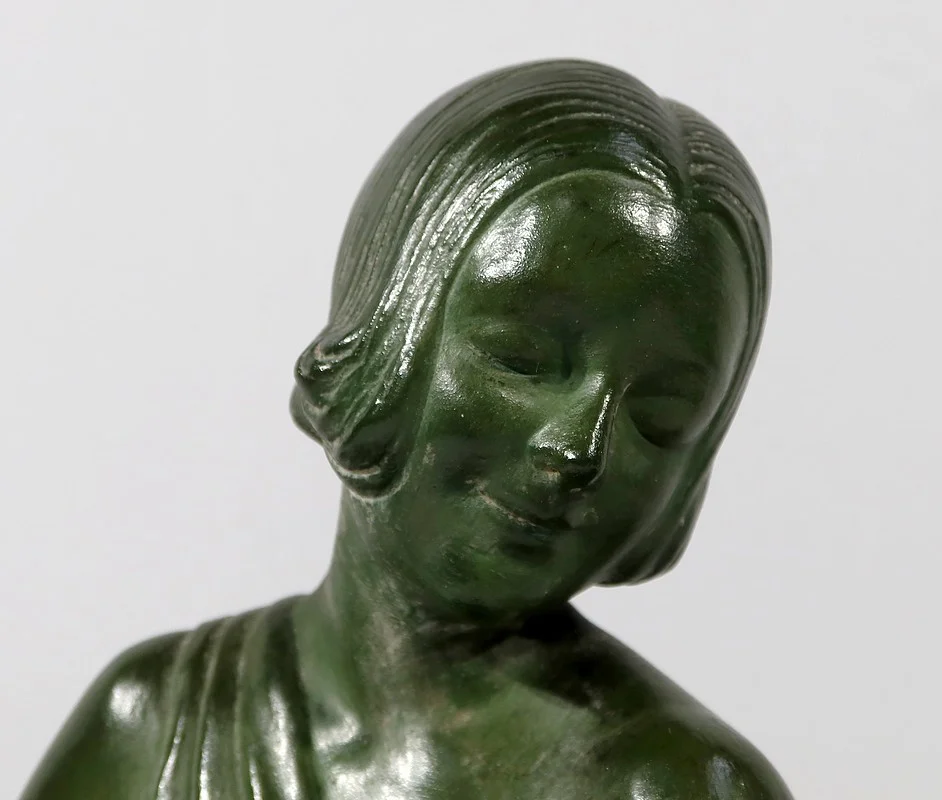 Sculpture «  La Demoiselle et le Chevreau », par A. Godard, Art Déco  – Début XXe