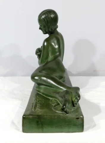 Sculpture «  La Demoiselle et le Chevreau », par A. Godard, Art Déco  – Début XXe