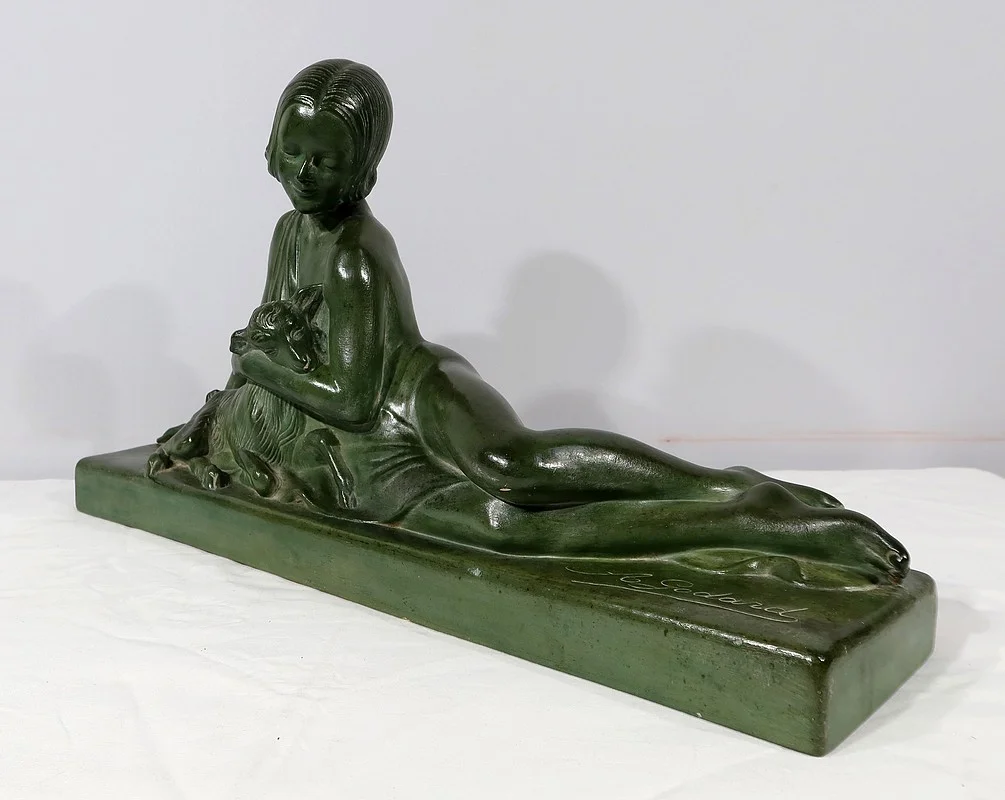 Sculpture «  La Demoiselle et le Chevreau », par A. Godard, Art Déco  – Début XXe