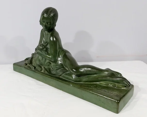 Sculpture «  La Demoiselle et le Chevreau », par A. Godard, Art Déco  – Début XXe