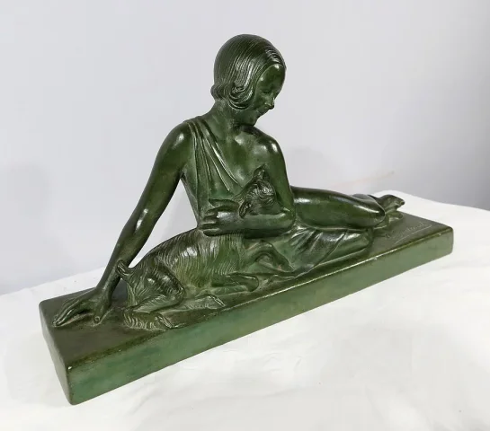 Sculpture «  La Demoiselle et le Chevreau », par A. Godard, Art Déco  – Début XXe