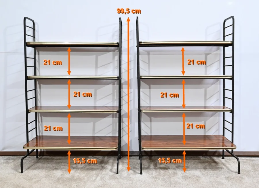 PAAR GESCHICHTETER UND METALLREGALE