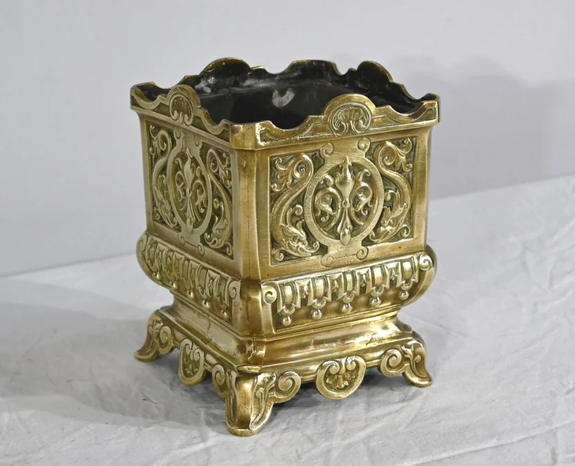 Cache Pot en Bronze Doré – Fin XIXe