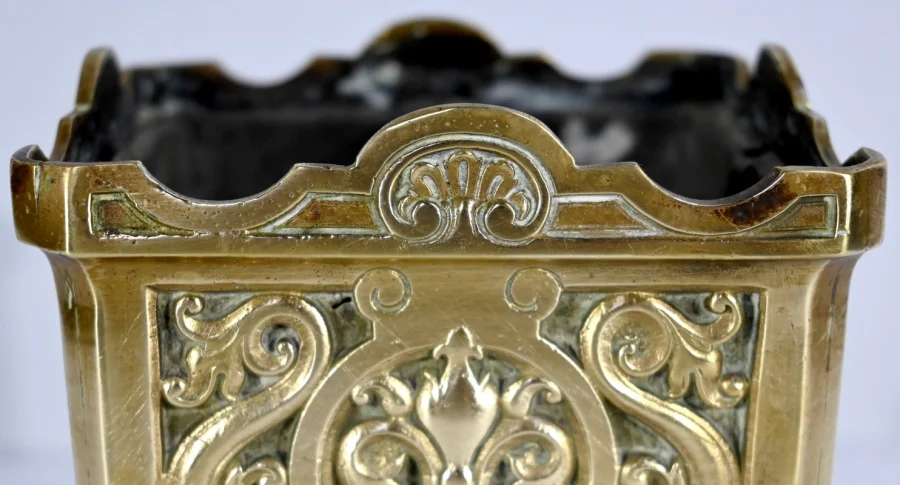 Cache Pot en Bronze Doré – Fin XIXe