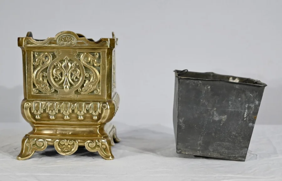 Cache Pot en Bronze Doré – Fin XIXe