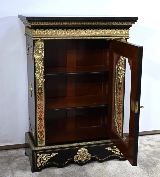 AUSSTELLUNGSSCHRANK AUS DER NAPOLEON-III-ZEIT