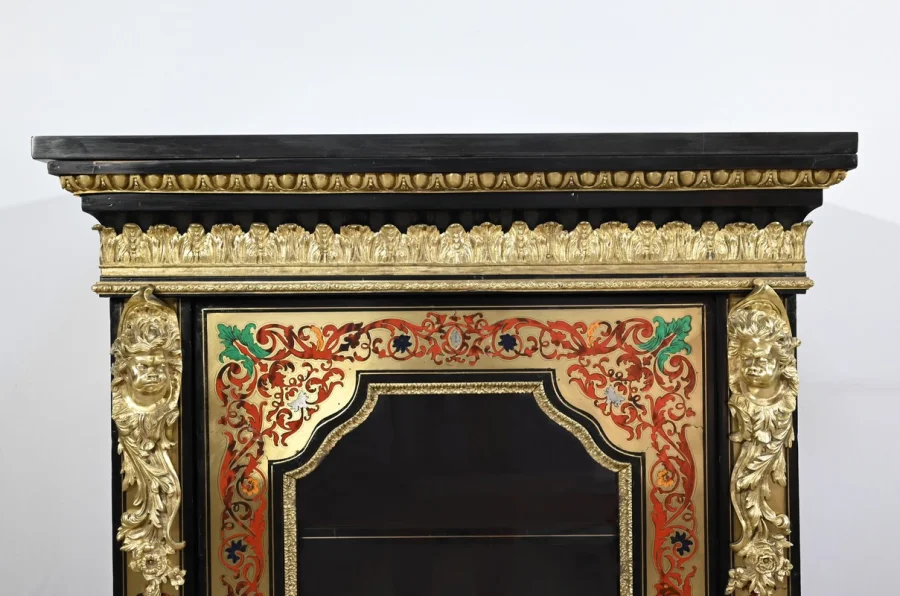 AUSSTELLUNGSSCHRANK AUS DER NAPOLEON-III-ZEIT