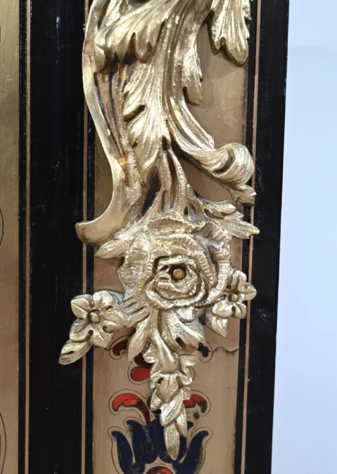 AUSSTELLUNGSSCHRANK AUS DER NAPOLEON-III-ZEIT