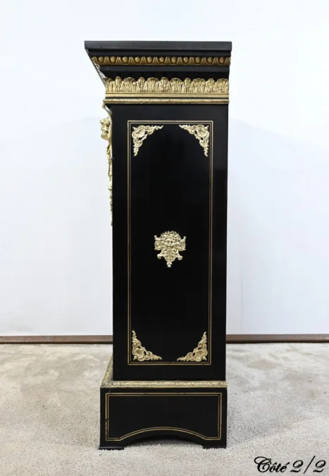 AUSSTELLUNGSSCHRANK AUS DER NAPOLEON-III-ZEIT