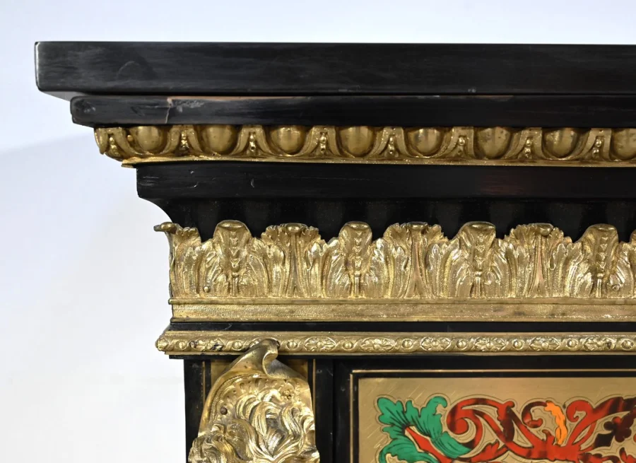 AUSSTELLUNGSSCHRANK AUS DER NAPOLEON-III-ZEIT