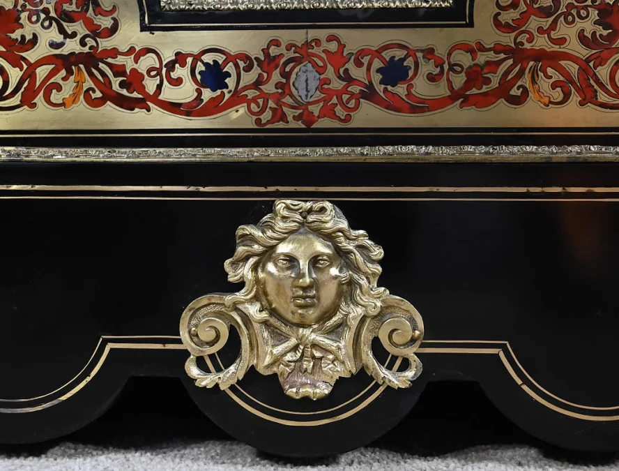 AUSSTELLUNGSSCHRANK AUS DER NAPOLEON-III-ZEIT