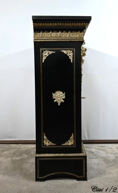 AUSSTELLUNGSSCHRANK AUS DER NAPOLEON-III-ZEIT