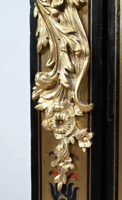 AUSSTELLUNGSSCHRANK AUS DER NAPOLEON-III-ZEIT