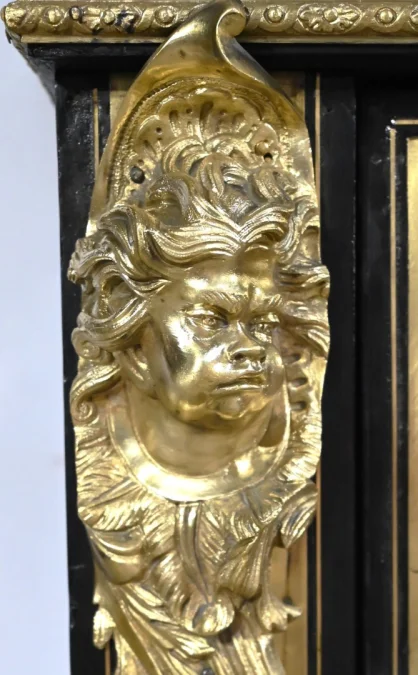 AUSSTELLUNGSSCHRANK AUS DER NAPOLEON-III-ZEIT