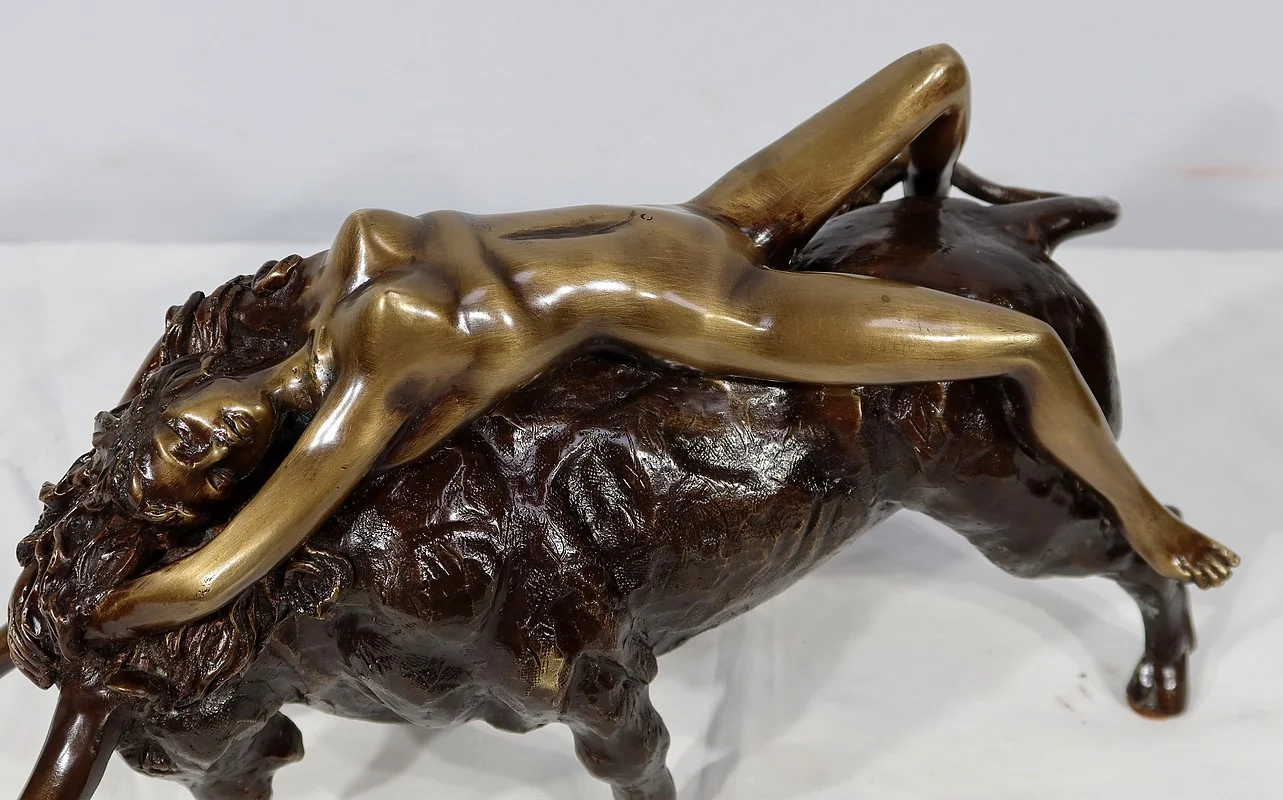 Bronze « La Déesse Europe rencontrant le Taureau », signé Majera – XXe