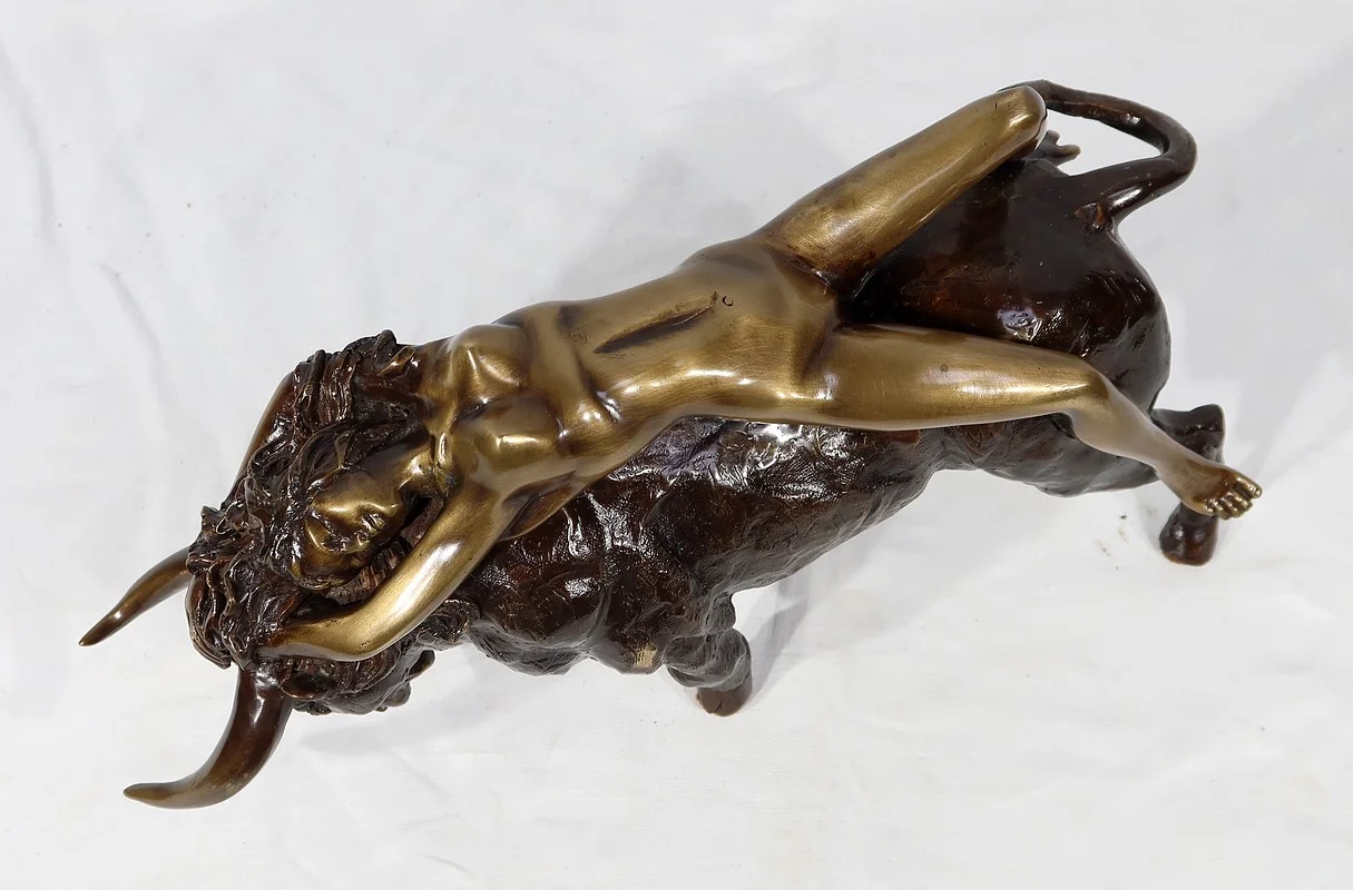 Bronze « La Déesse Europe rencontrant le Taureau », signé Majera – XXe