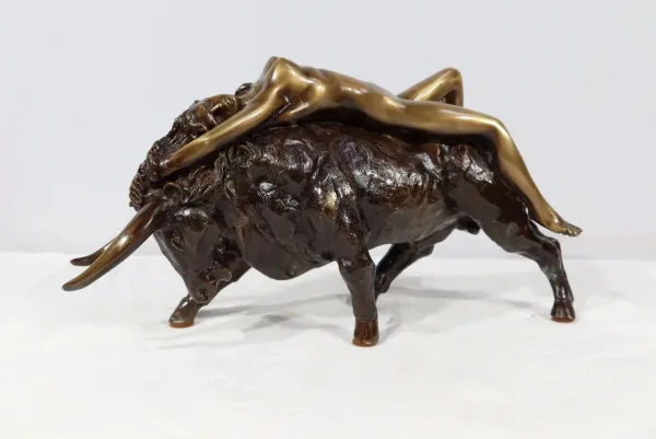 BRONZE GROUP signiert MAJERA