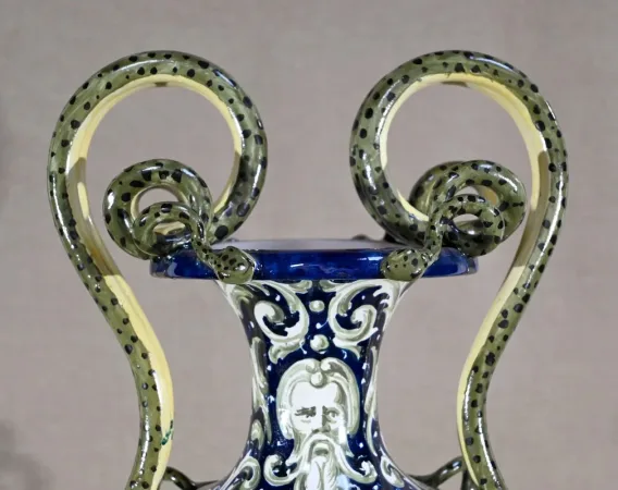 Important Vase en Faïence, style Renaissance – 2ème partie XIXe