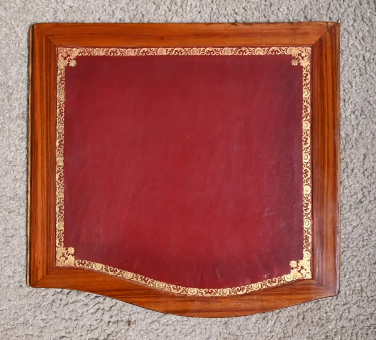 CHIFFONNIERE TABLE