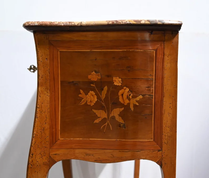 CHIFFONNIERE TABLE