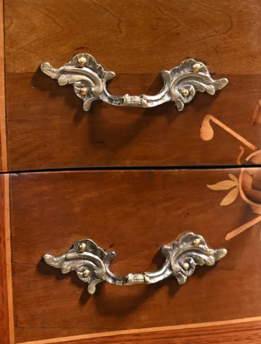 CHIFFONNIERE TABLE
