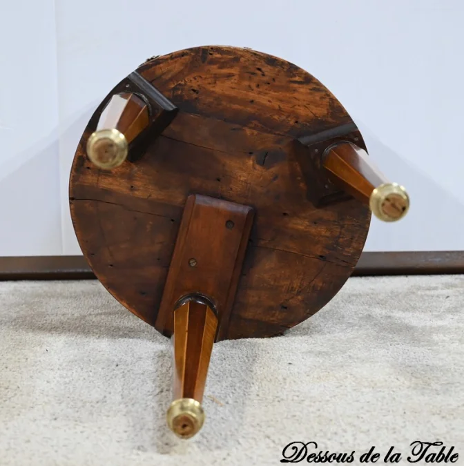 TISCH IM LOUIS XVI-STIL