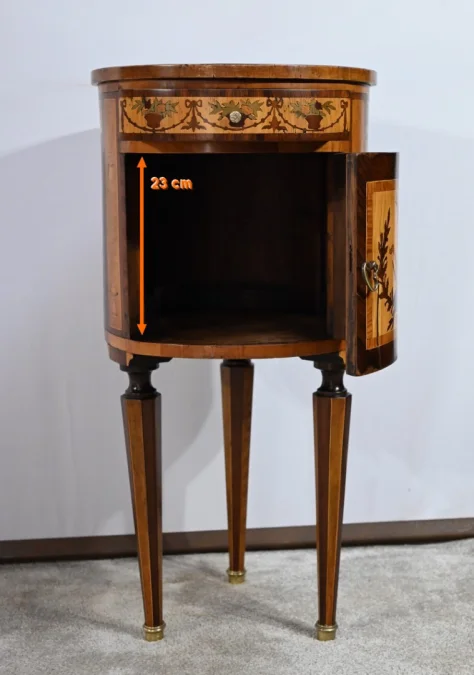 TISCH IM LOUIS XVI-STIL