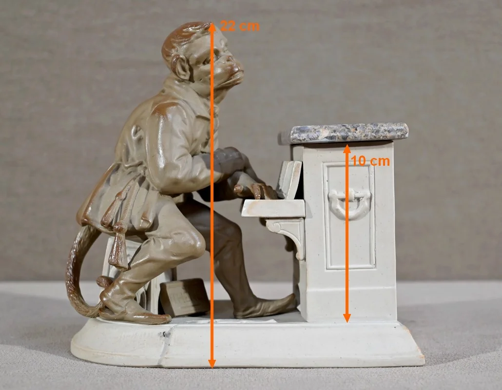 Pot à Tabac en Biscuit et Grès « Singe Mélomane », Manufacture Sarreguemines – Fin XIXe