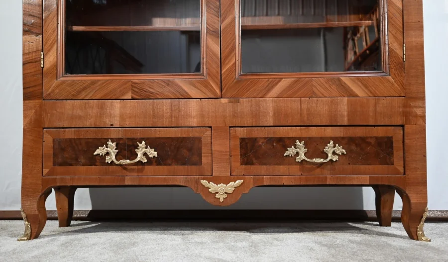 BOEKENKAST IN LOUIS XV-STIJL