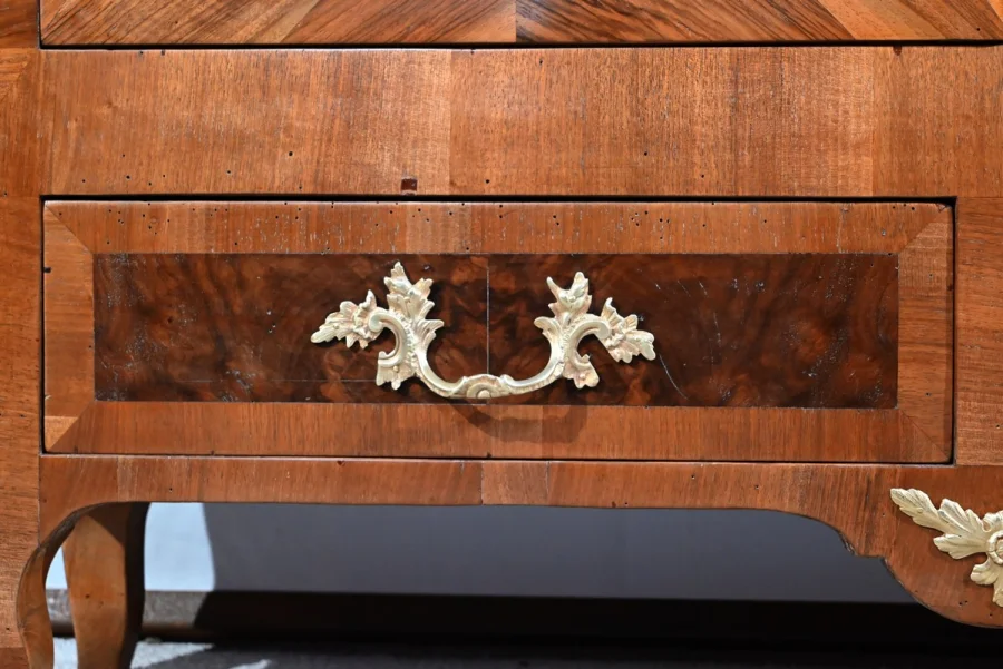 BOEKENKAST IN LOUIS XV-STIJL