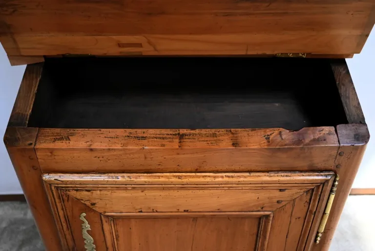Rare Meuble de Propriété en Merisier, Val de Loire – Milieu XIXe