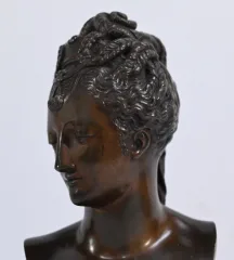 BRONZEBÜSTE VON DIANE DE POITIERS