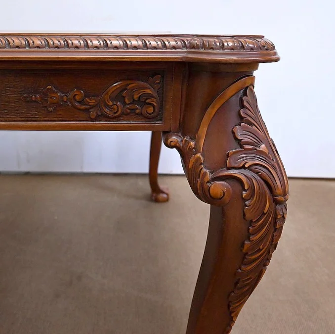 TISCH IM CHIPPENDALE-STIL