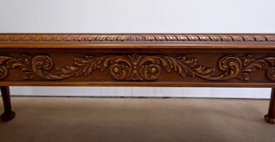 TISCH IM CHIPPENDALE-STIL
