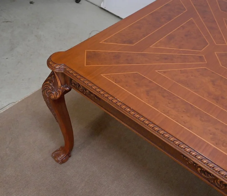 TISCH IM CHIPPENDALE-STIL