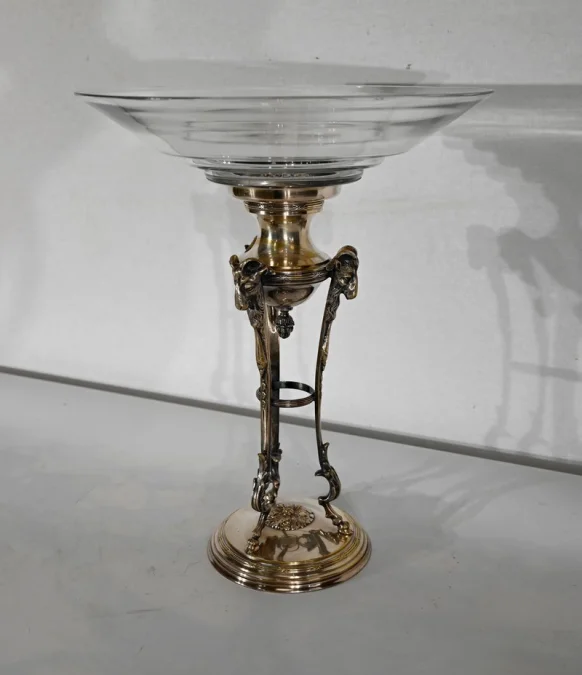 TELLER AUS MESSING UND GLAS