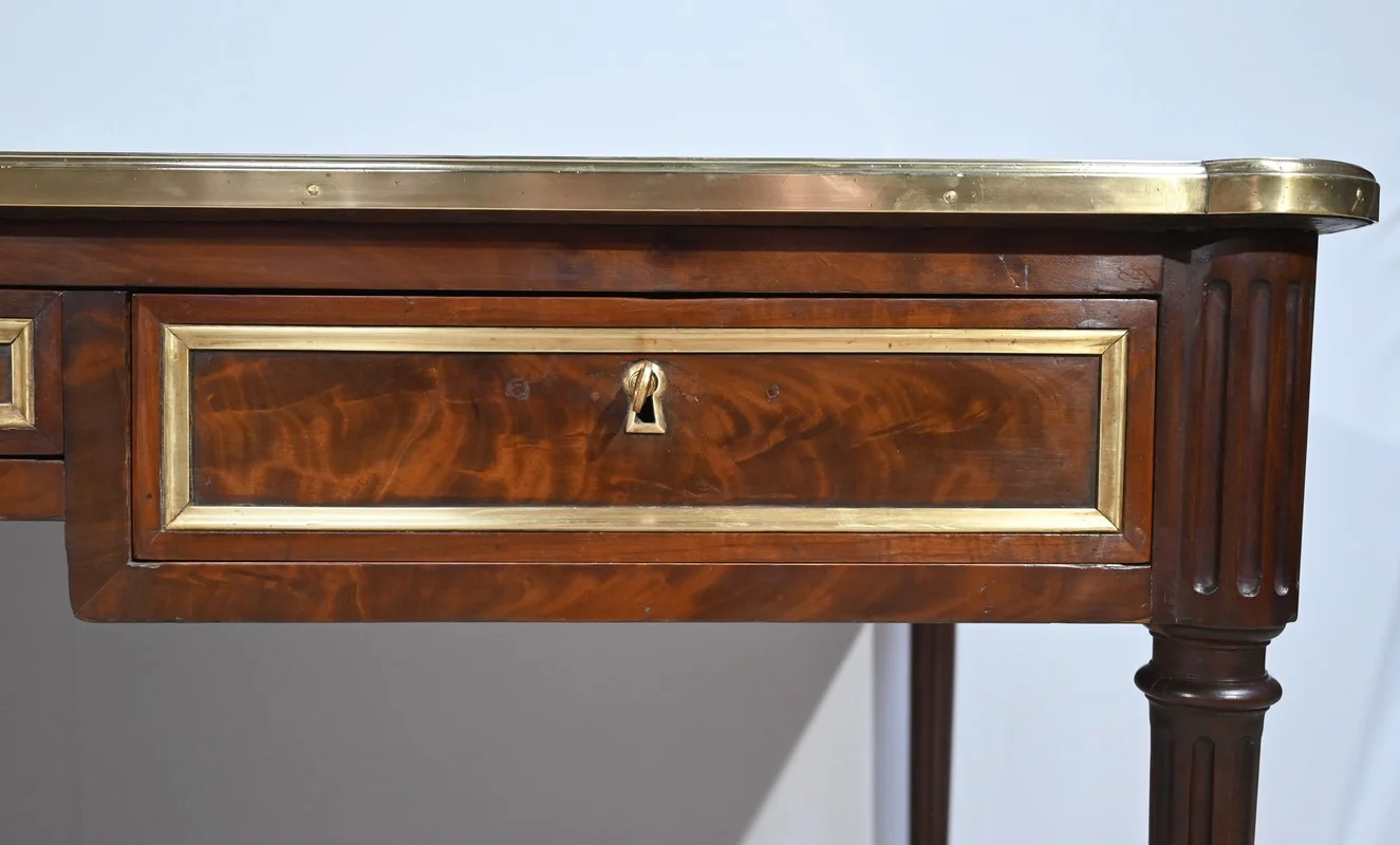 Bureau Plat en Acajou, style Louis XVI – 1ère Partie du XIXe