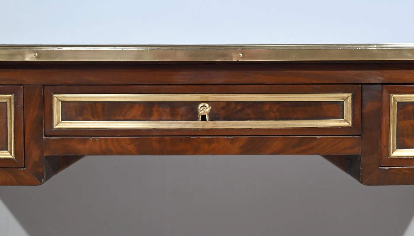 Bureau Plat en Acajou, style Louis XVI – 1ère Partie du XIXe