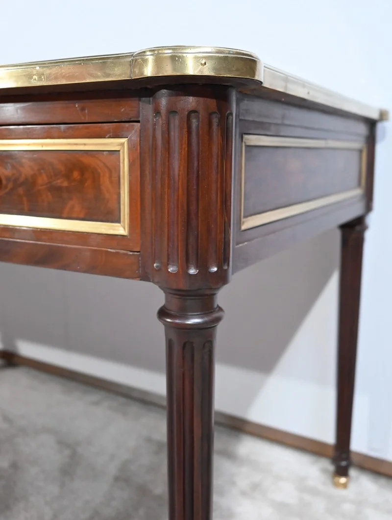 Bureau Plat en Acajou, style Louis XVI – 1ère Partie du XIXe