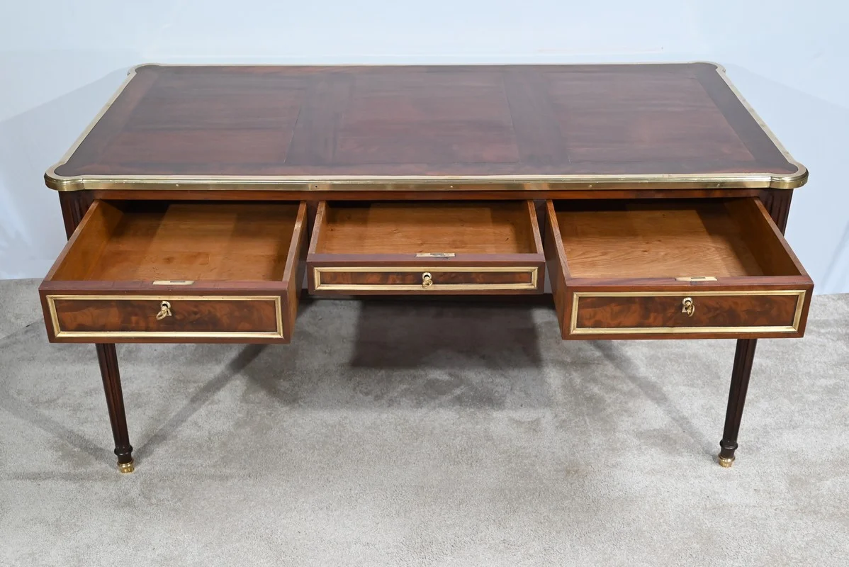 Bureau Plat en Acajou, style Louis XVI – 1ère Partie du XIXe