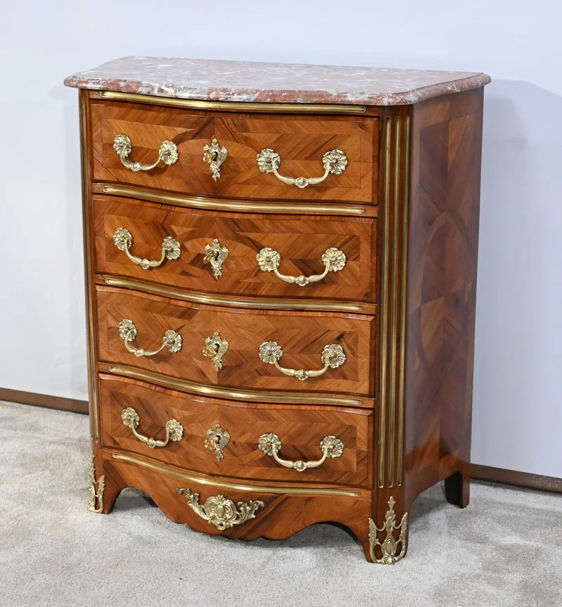 Petite Commode Tombeau d’entre-deux en Bois de Violette et de Bois de Rose, style Louis XIV – 2ème moitié du XIXe