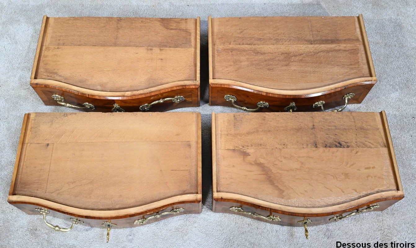 Petite Commode Tombeau d’entre-deux en Bois de Violette et de Bois de Rose, style Louis XIV – 2ème moitié du XIXe