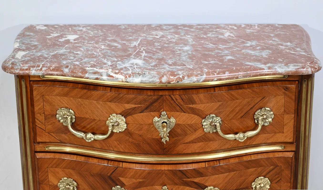 Petite Commode Tombeau d’entre-deux en Bois de Violette et de Bois de Rose, style Louis XIV – 2ème moitié du XIXe