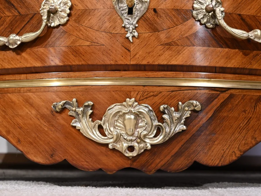 Petite Commode Tombeau d’entre-deux en Bois de Violette et de Bois de Rose, style Louis XIV – 2ème moitié du XIXe