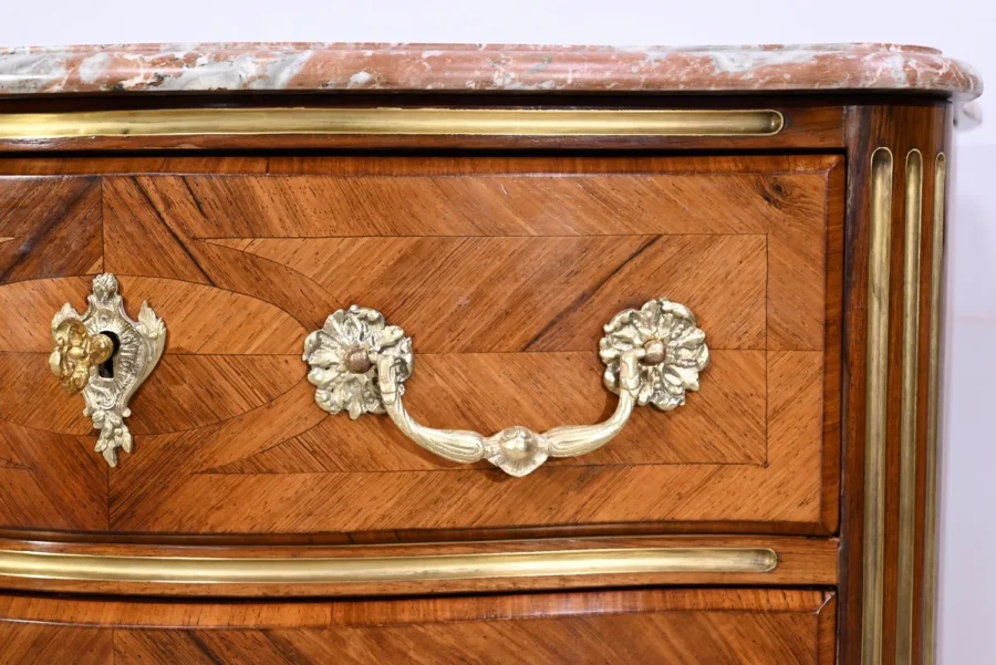 Petite Commode Tombeau d’entre-deux en Bois de Violette et de Bois de Rose, style Louis XIV – 2ème moitié du XIXe