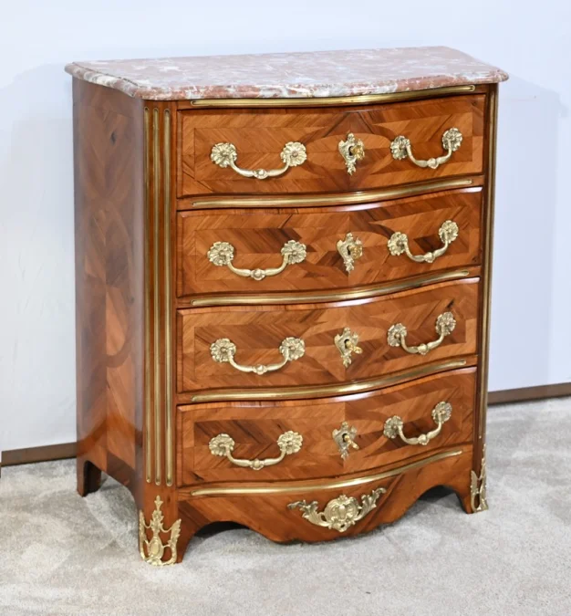 Petite Commode Tombeau d’entre-deux en Bois de Violette et de Bois de Rose, style Louis XIV – 2ème moitié du XIXe
