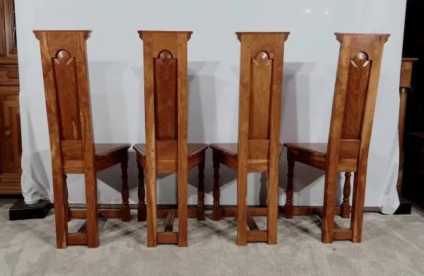Suite de 4 Chaises en Acajou Massif, goût Cathédrale – XXe