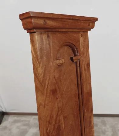Suite de 4 Chaises en Acajou Massif, goût Cathédrale – XXe